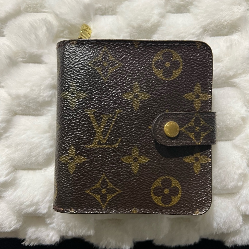 Louis Vuitton Compact Zippy Monogram Bifold Wallet